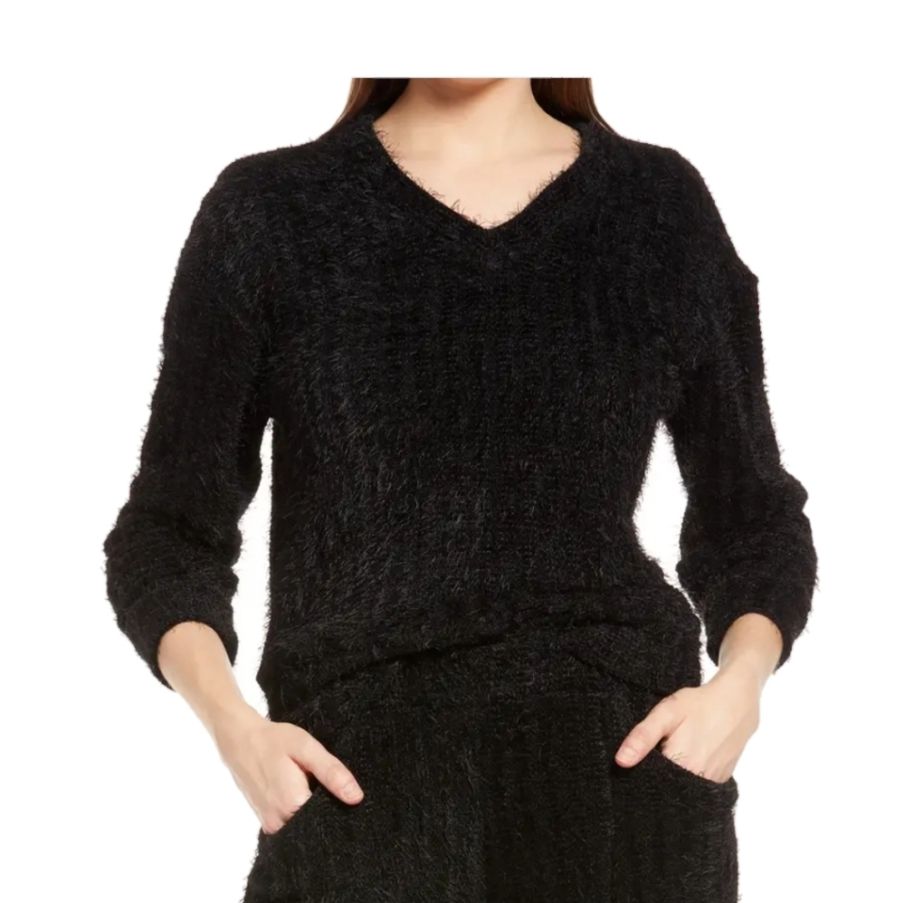 Black eyelash v-neck sweater Sz M